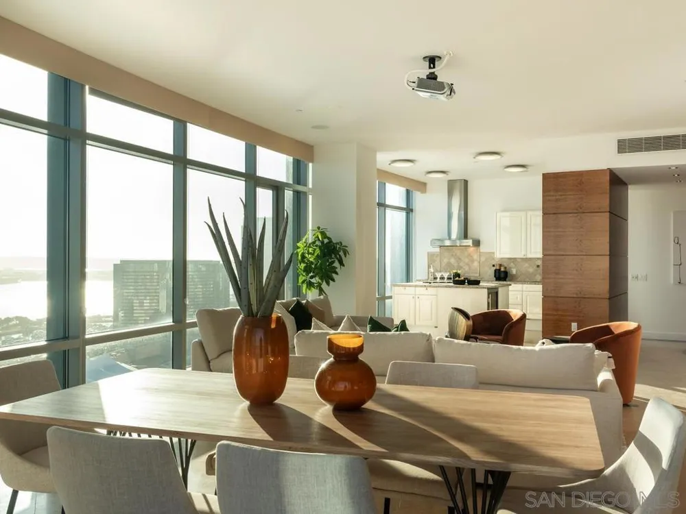 165 6th Ave #2803 San Diego, CA 92101