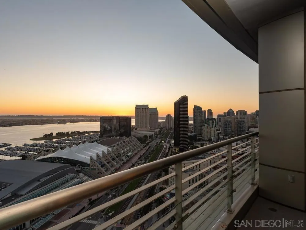 165 6th Ave #2803 San Diego, CA 92101