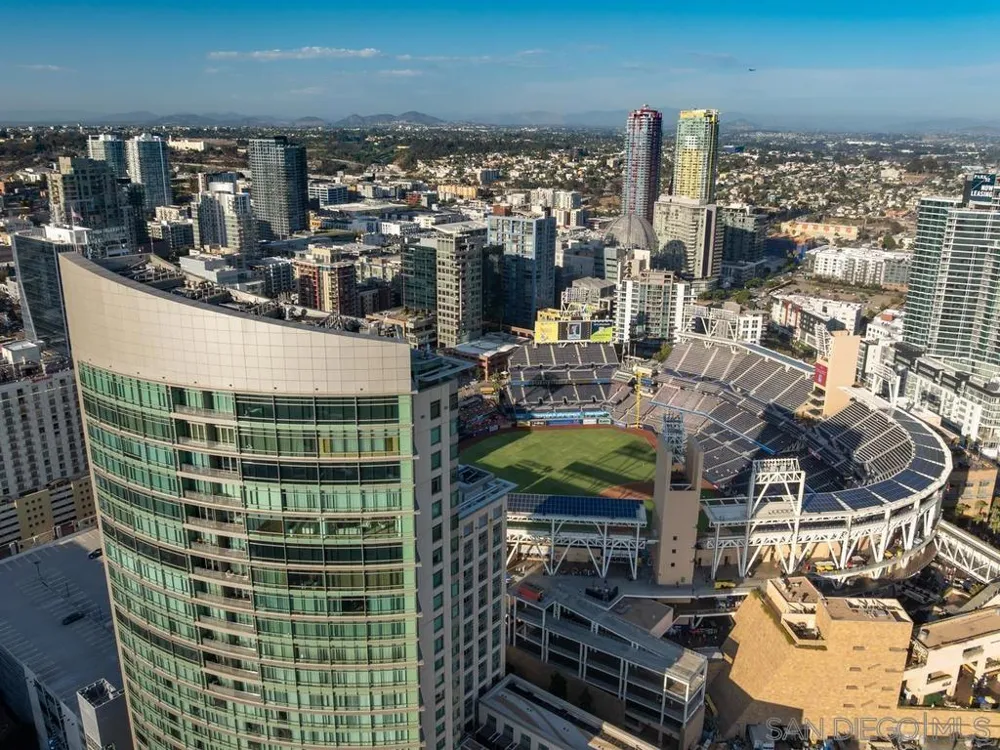 165 6th Ave #2803 San Diego, CA 92101
