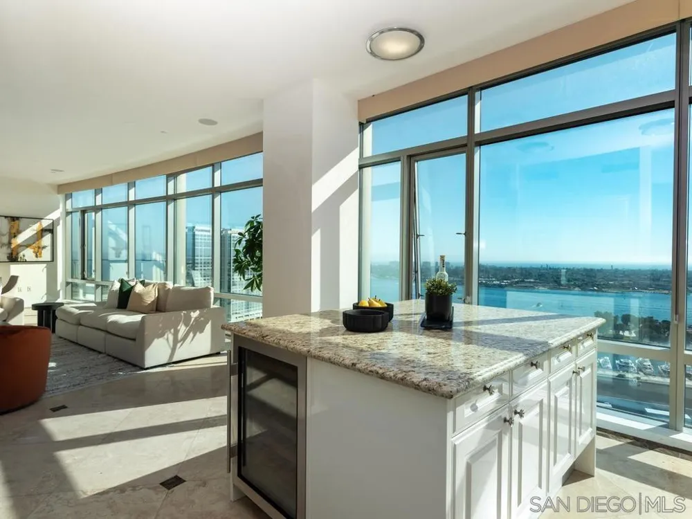 165 6th Ave #2803 San Diego, CA 92101