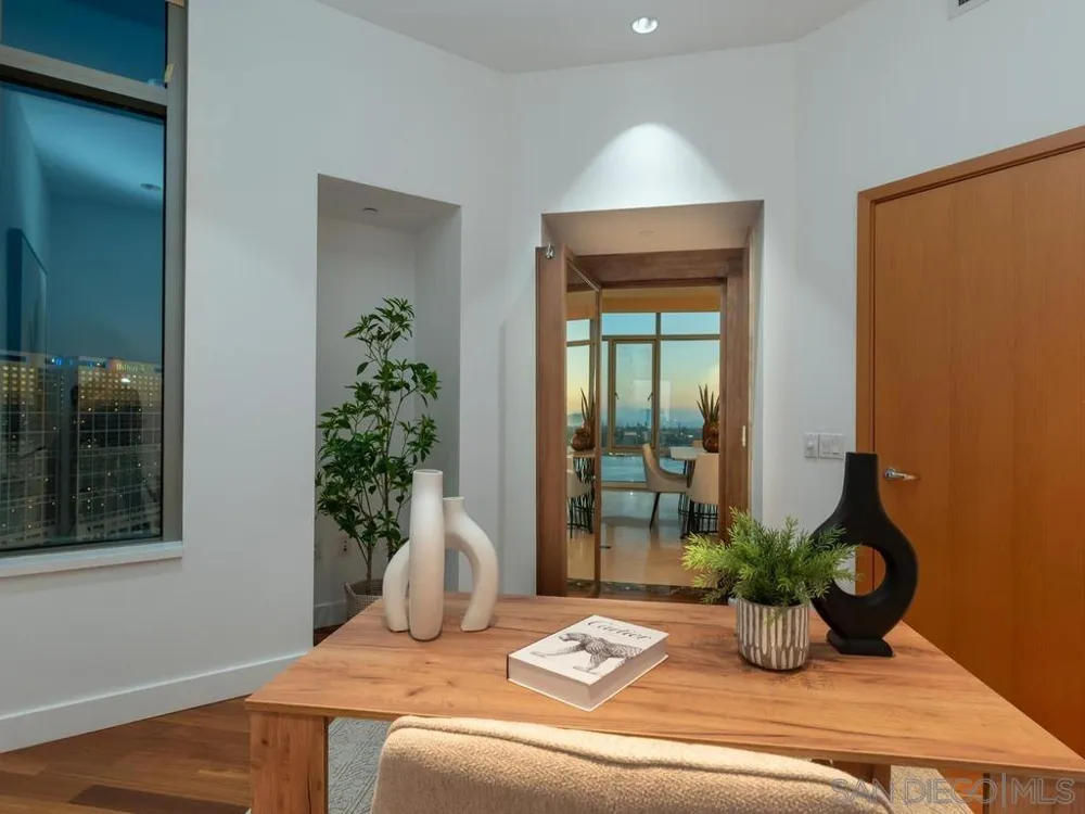 165 6th Ave #2803 San Diego, CA 92101