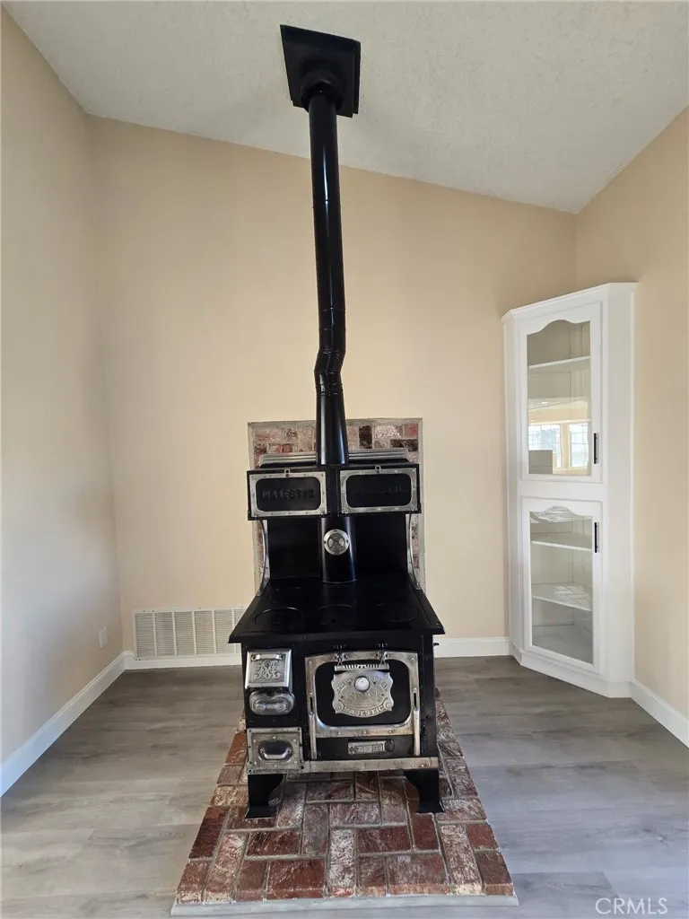 40906 159th E Lake Los Angeles, CA 93535