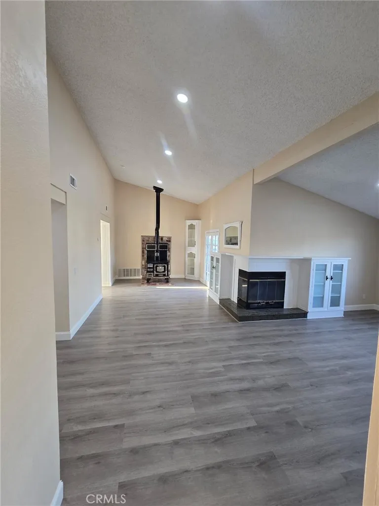 40906 159th E Lake Los Angeles, CA 93535