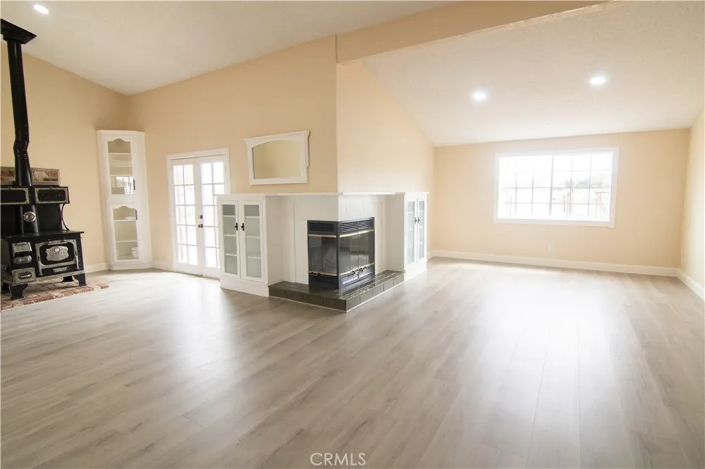 40906 159th E Lake Los Angeles, CA 93535