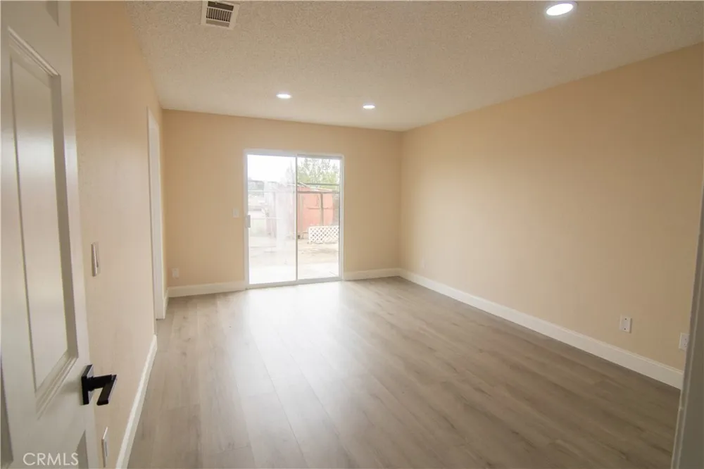 40906 159th E Lake Los Angeles, CA 93535