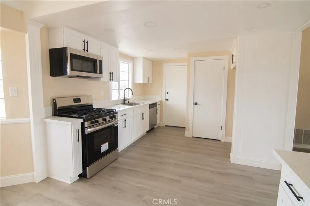40906 159th E Lake Los Angeles, CA 93535