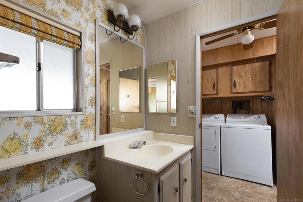 275 S Worthington St #105 Spring Valley, CA 91977