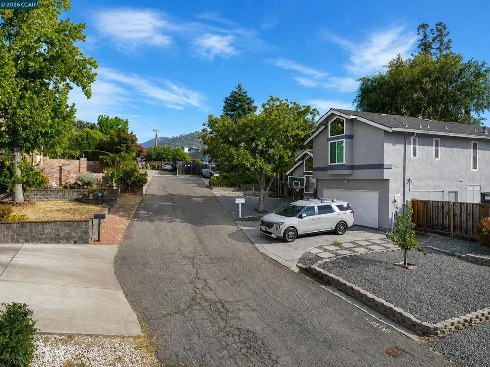 1325 New Hampshire Dr Concord, CA 94521