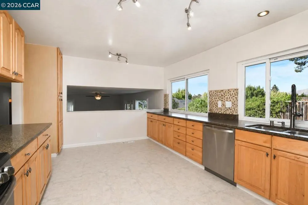 1325 New Hampshire Dr Concord, CA 94521