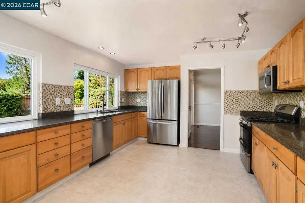 1325 New Hampshire Dr Concord, CA 94521