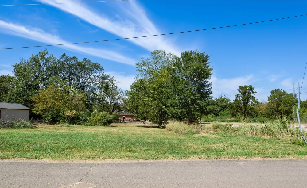 807 2nd Street Hugo, OK 74743