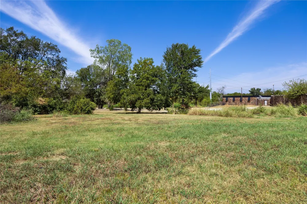 807 2nd Street Hugo, OK 74743