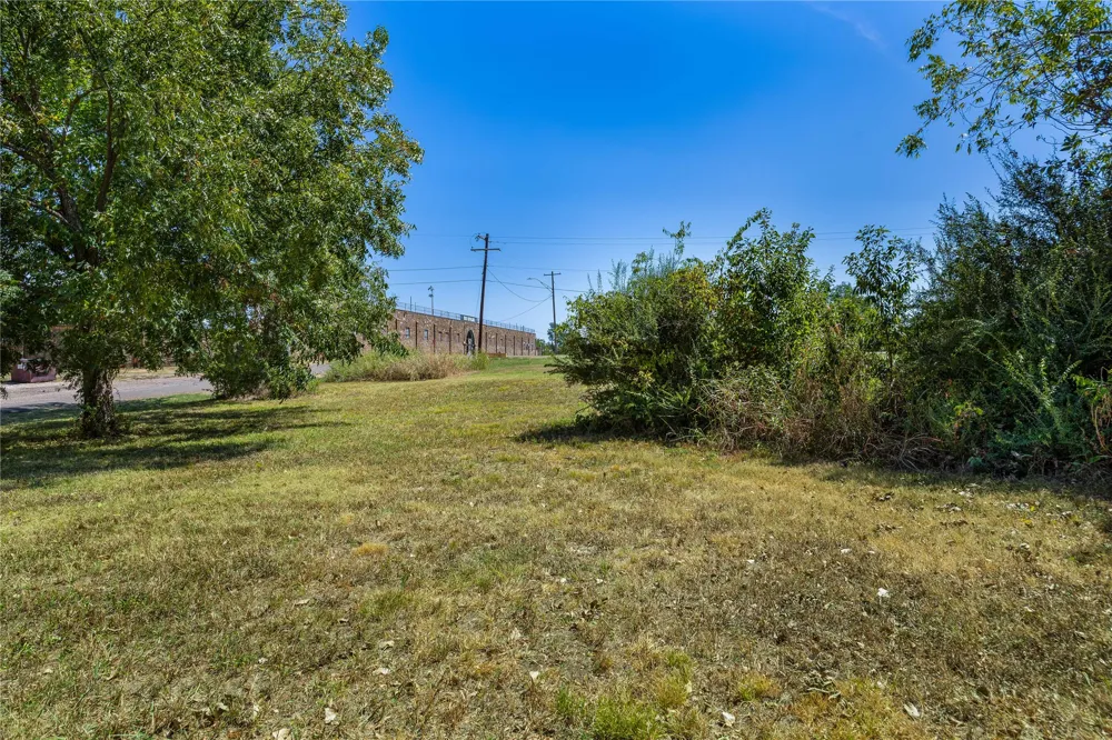807 2nd Street Hugo, OK 74743