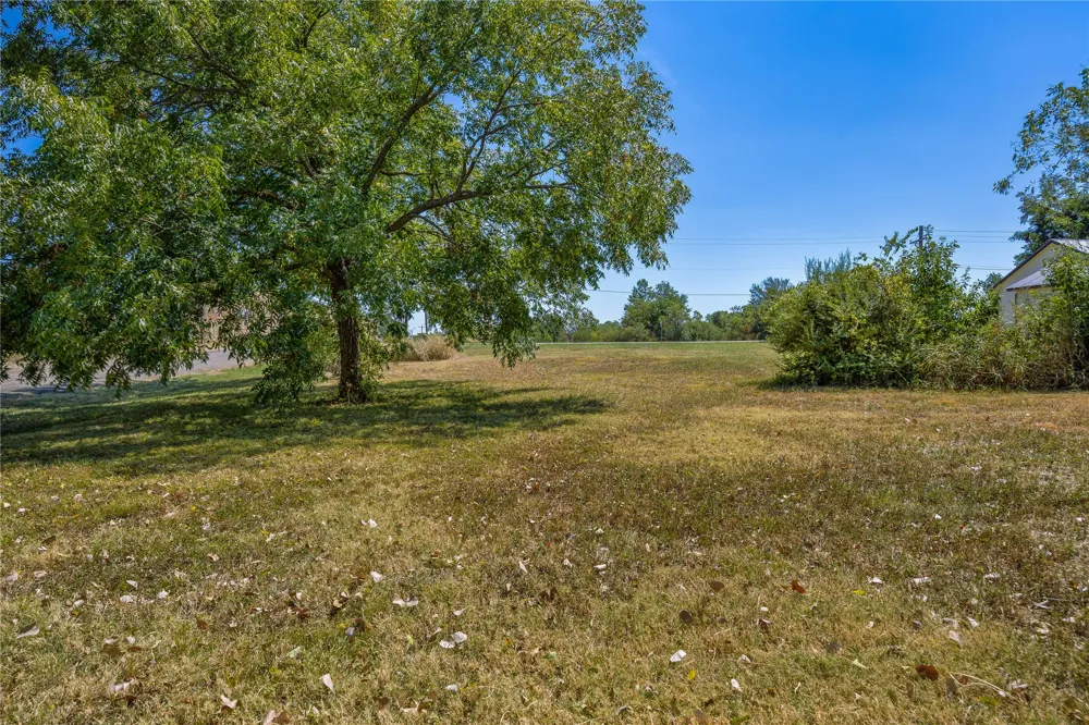 807 2nd Street Hugo, OK 74743