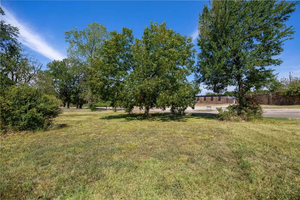 807 2nd Street Hugo, OK 74743