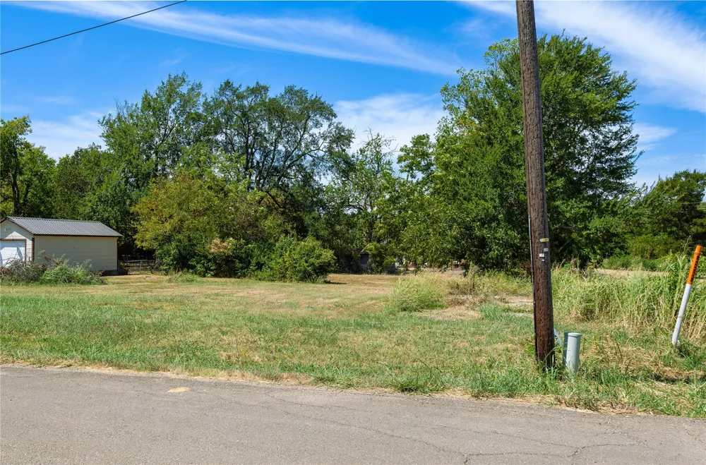 807 2nd Street Hugo, OK 74743