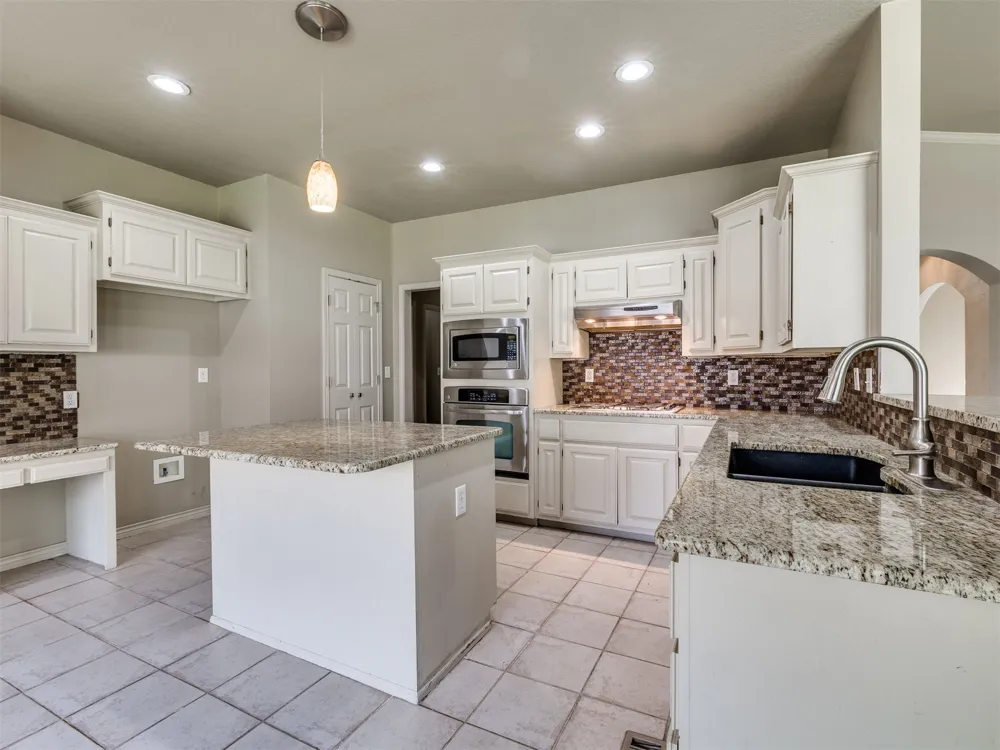 3220 Oak Avenue Broken Arrow, OK 74012