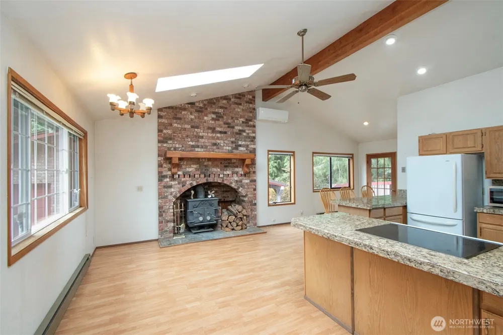 572 Dodger Lane Port Angeles, WA 98363