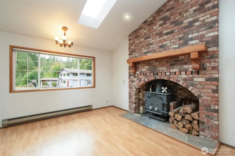 572 Dodger Lane Port Angeles, WA 98363
