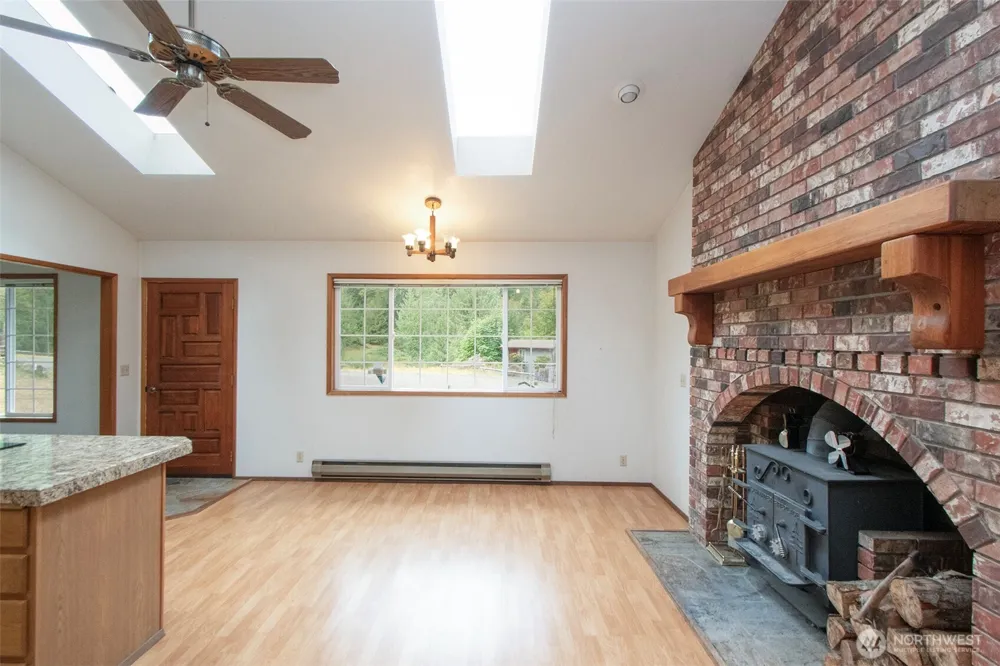 572 Dodger Lane Port Angeles, WA 98363