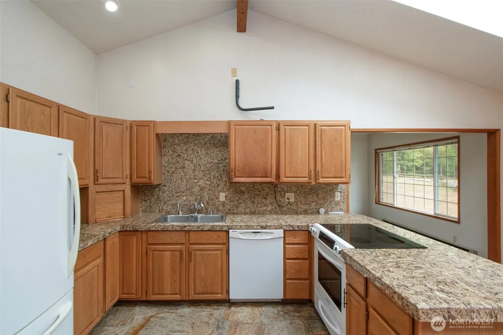 572 Dodger Lane Port Angeles, WA 98363