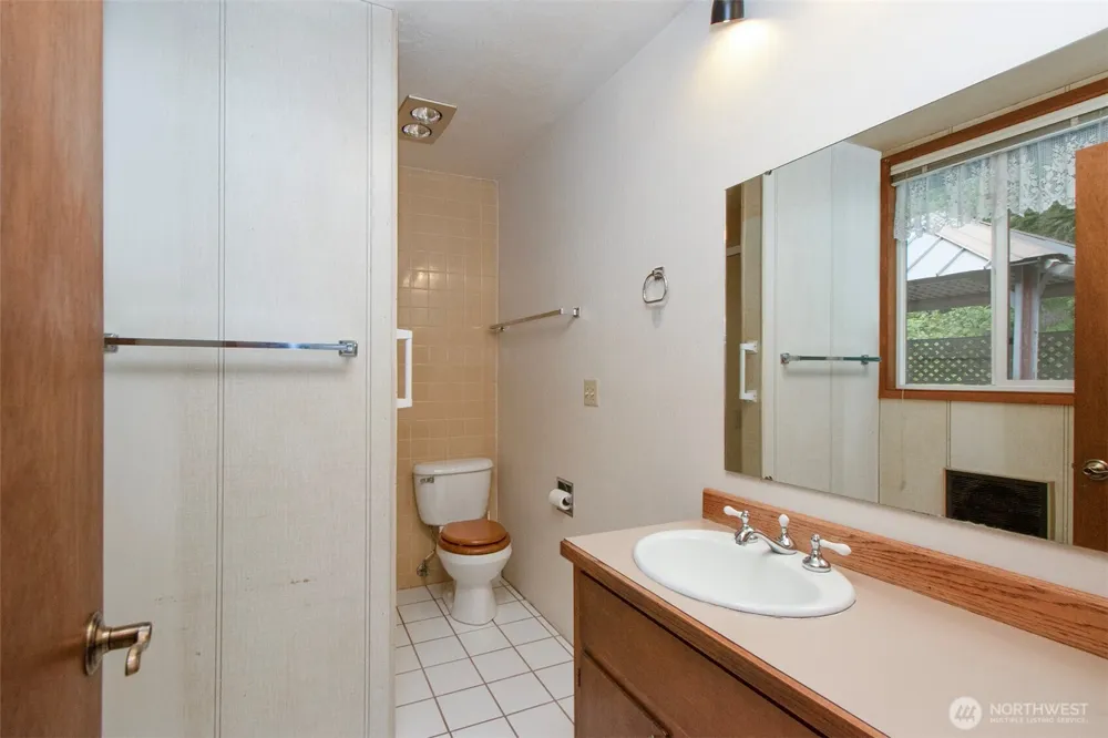 572 Dodger Lane Port Angeles, WA 98363