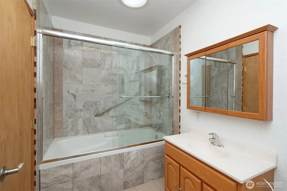 572 Dodger Lane Port Angeles, WA 98363
