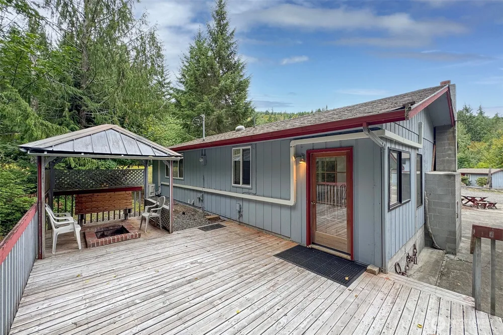 572 Dodger Lane Port Angeles, WA 98363