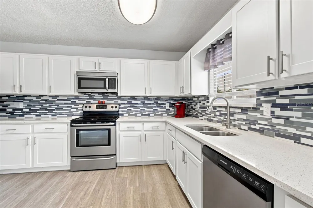 7123 SILVERMILL DRIVE Tampa, FL 33635
