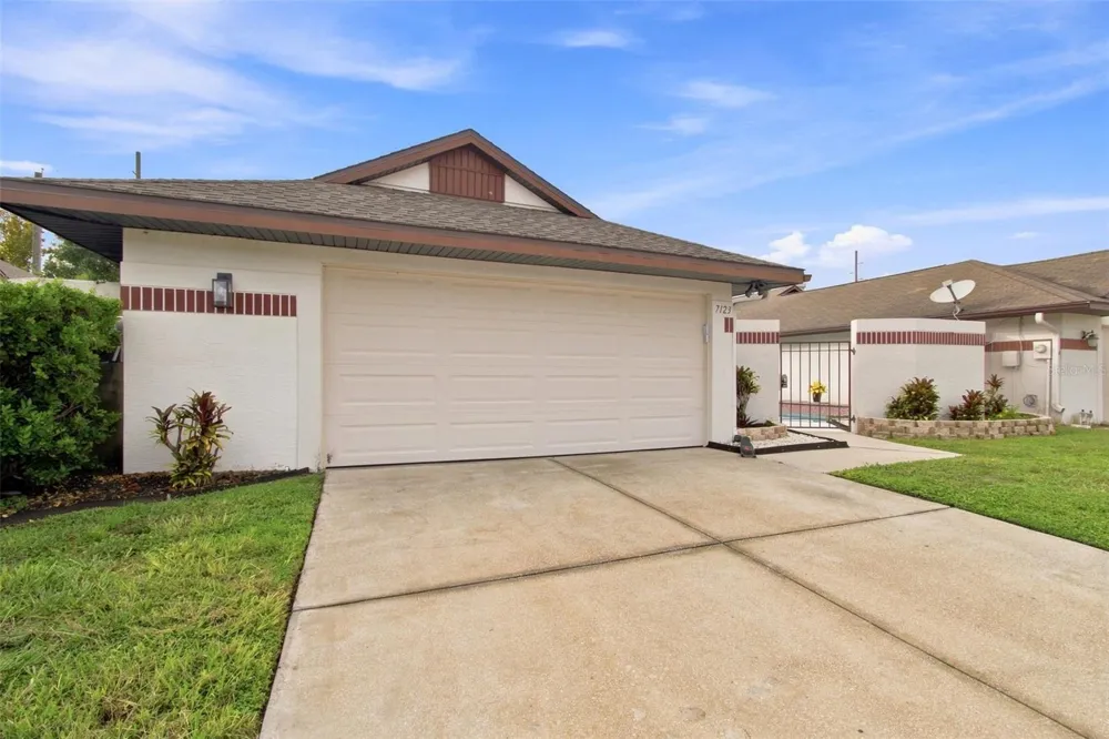 7123 SILVERMILL DRIVE Tampa, FL 33635