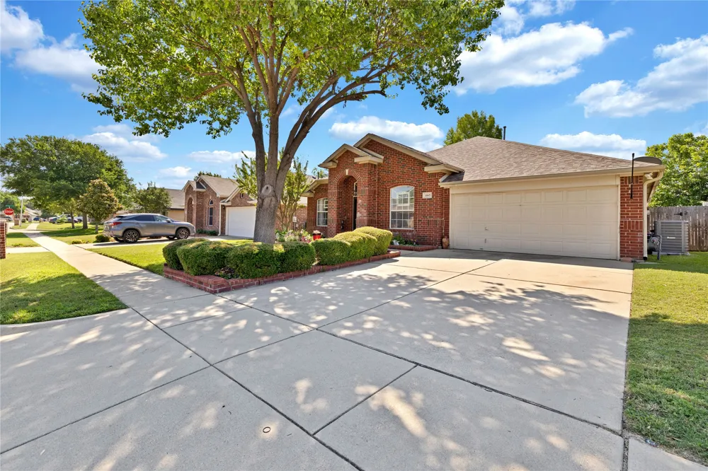 1065 Springhill Drive Saginaw, TX 76179