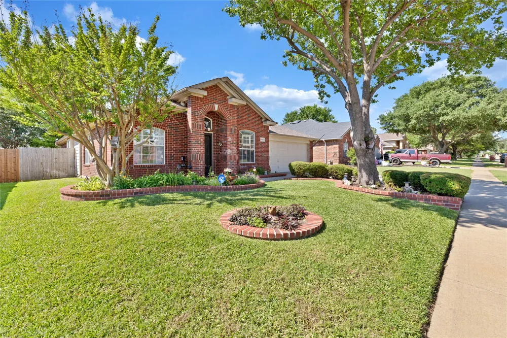 1065 Springhill Drive Saginaw, TX 76179