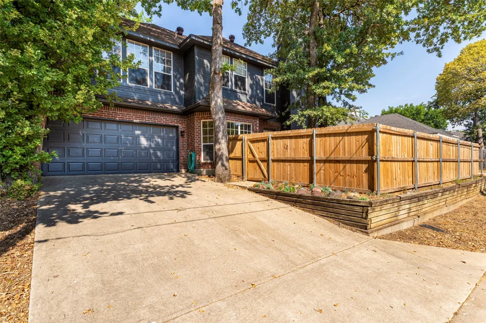 6101 Copperfield Drive Arlington, TX 76001