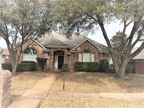 1425 honey locust Drive