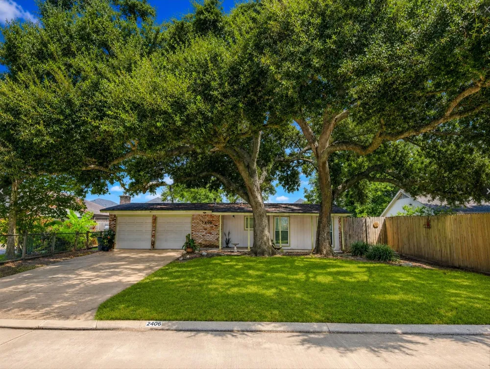 2406 Bayou Drive League City, TX 77573