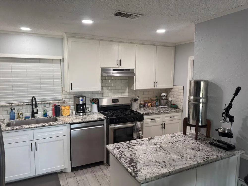 2406 Bayou Drive League City, TX 77573