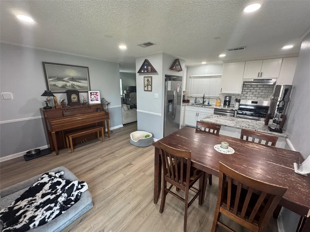 2406 Bayou Drive League City, TX 77573