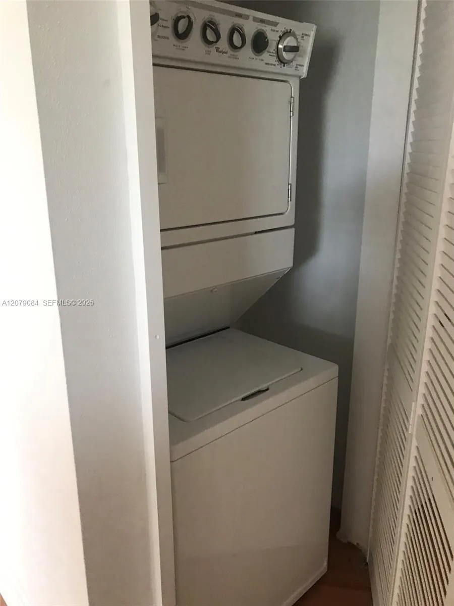 2405 NW 33rd St #1211 Oakland Park, FL 33309