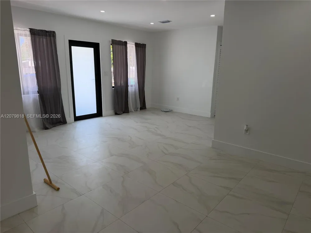 270 NW 147th St #270 Miami, FL 33168