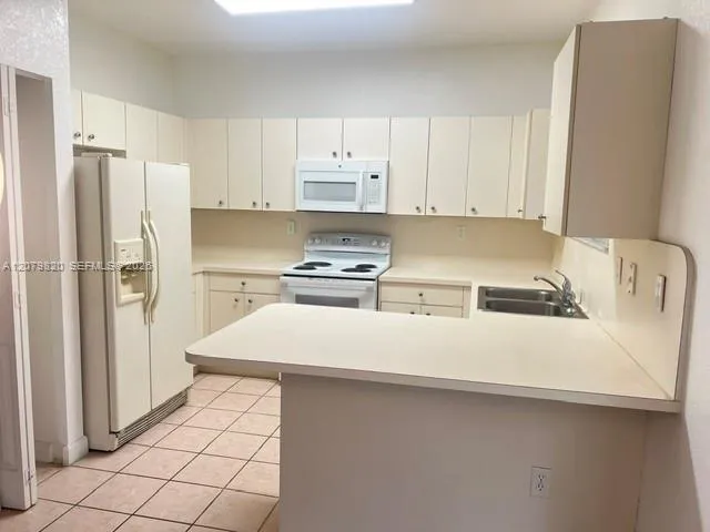 2728 NE 3rd Ct #105 Homestead, FL 33033