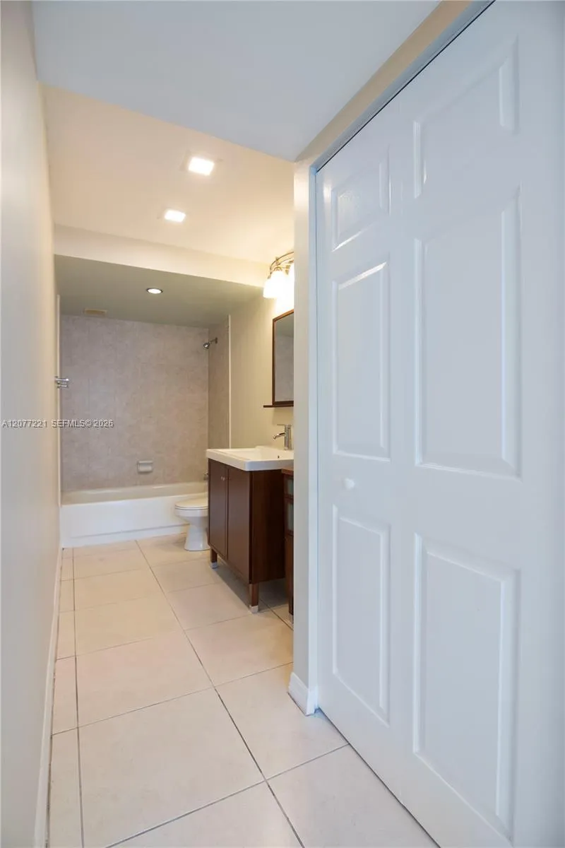 16710 NE 9th Ave #605 North Miami Beach, FL 33162