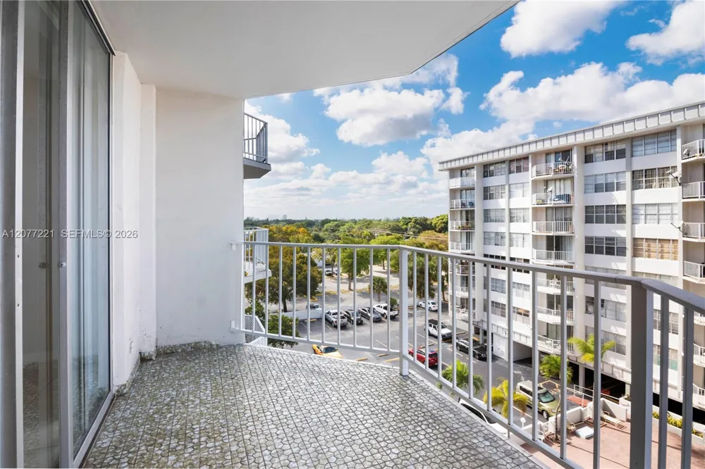 16710 NE 9th Ave #605 North Miami Beach, FL 33162