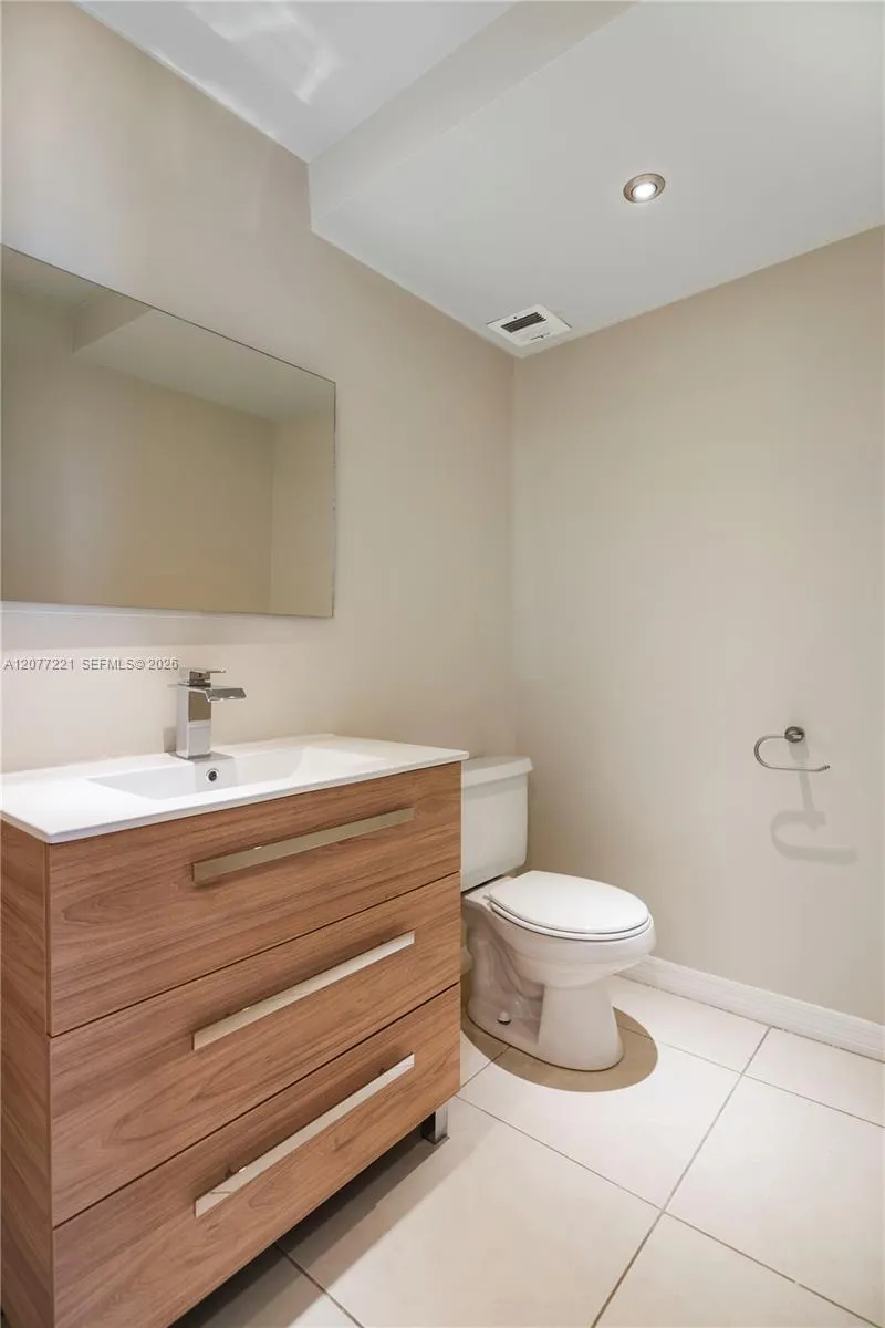16710 NE 9th Ave #605 North Miami Beach, FL 33162