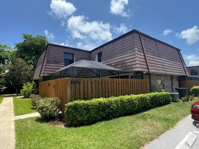 7542 COURTYARD Run E Boca Raton, FL 33433