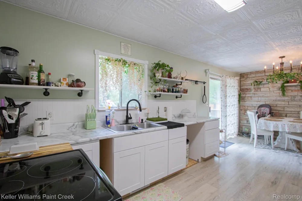 2334 S Term Street Burton City, MI 48519