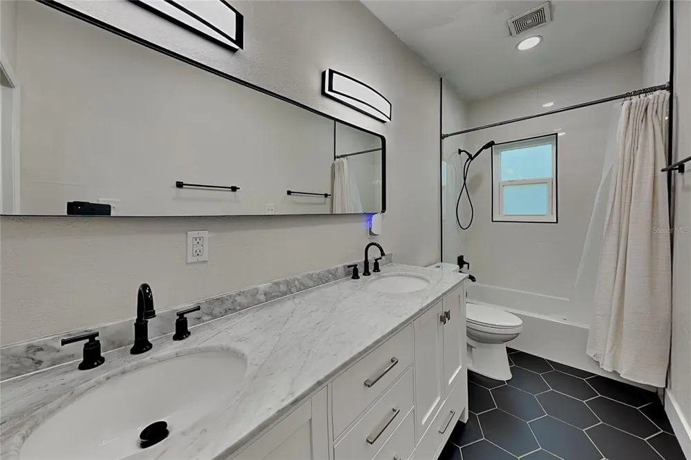 3801 1/2 W PALMIRA AVENUE Tampa, FL 33629