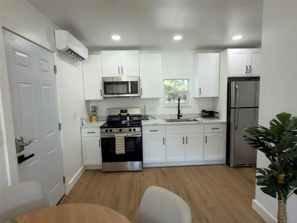 612 N HAMPTON AVENUE Orlando, FL 32803