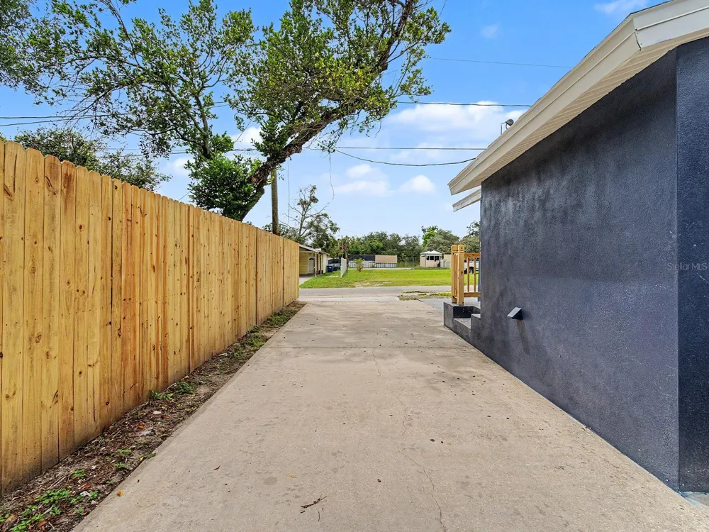 8117 KLONDYKE STREET Tampa, FL 33604