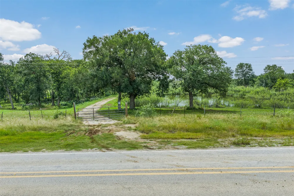401 Fm 672 Dale, TX 78616