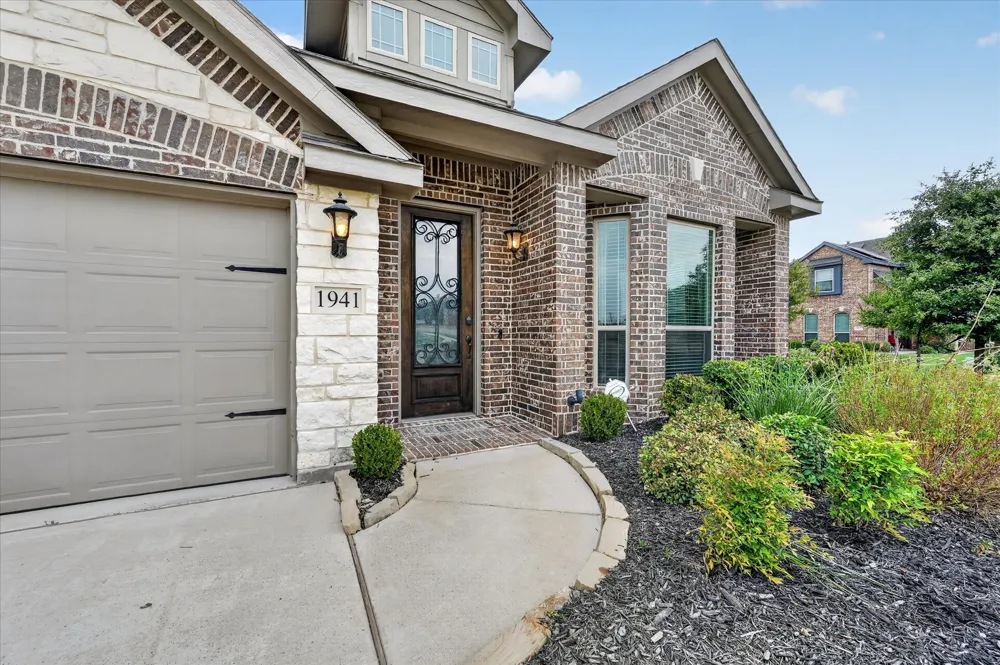 1941 Silverleaf Drive Glenn Heights, TX 75154